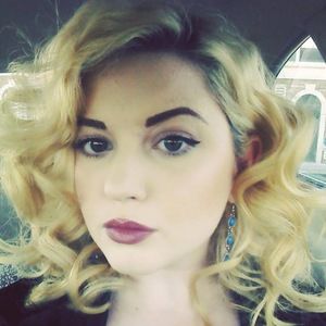 Meet your Posher, Cortney